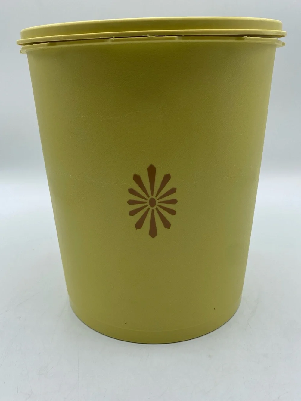 Vintage Yellow Tupperware Servalier Lidded Canister 8.5” Sunburst 805-2